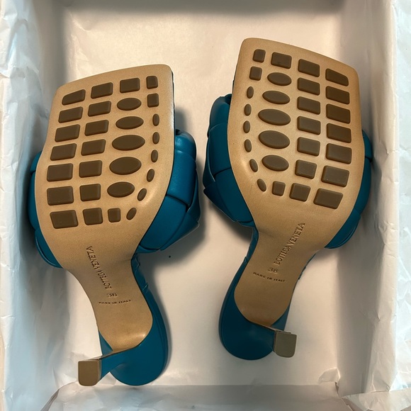 ❌SOLD❌Bottega Veneta Maxi Tabolare Lido Sandal, acid turquoise color, size36 - Picture 6 of 8